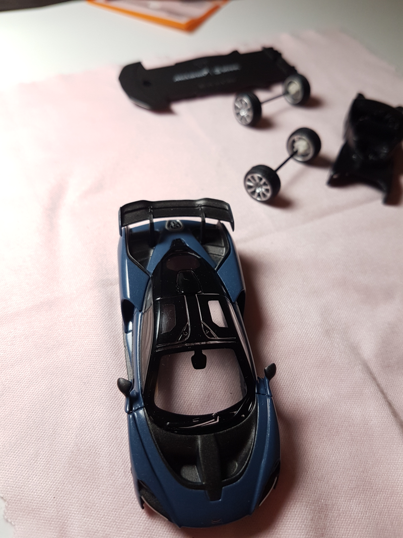 Illustration for article titled Mini GT McLaren Senna in Victory Grey